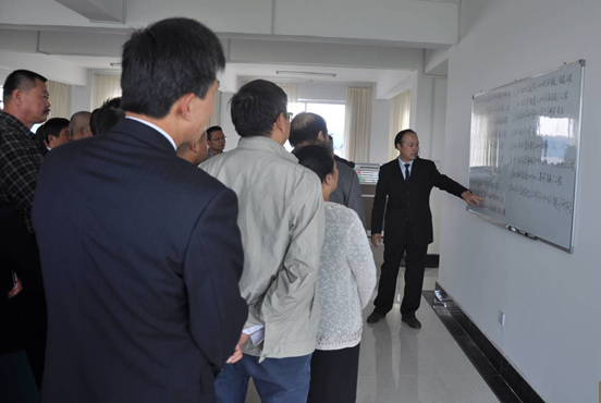 與會領導、專家參觀鑫海公司 與會領導、專家參觀鑫海公司